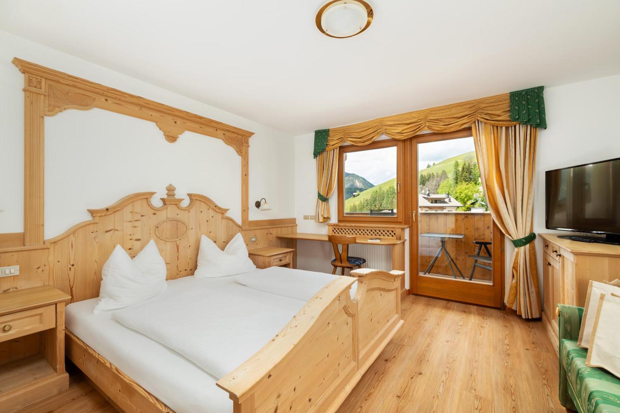 Hotel Alpenrose Dolomites La Valle Dış mekan fotoğraf